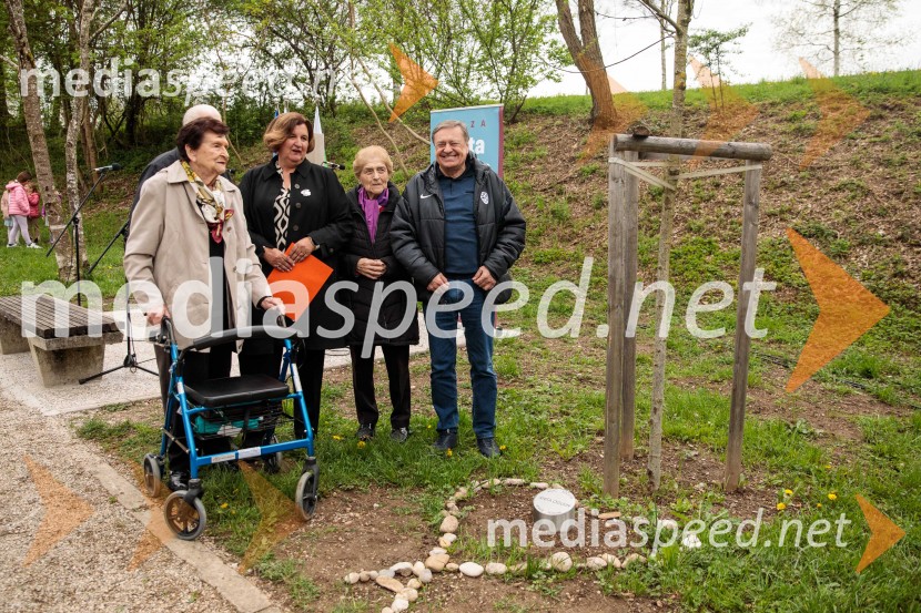  ... ;  Alenka Petkovšek, predsednica Zveze Anita Ogulin;  ... ;  Zoran Janković, župan, Mestna občina LjubljanaSpominska tabla v čast Aniti Ogulin ob Poti spominov in tovarištva