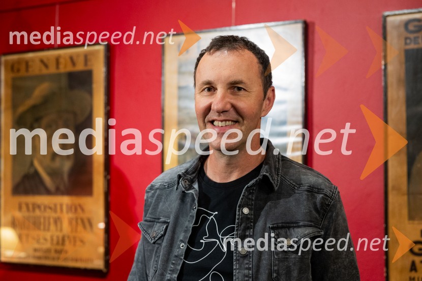  Jernej Dirnbek - Dimek, skupina MI2Skupina Mi2 izdala vinilno ploščo Črtica