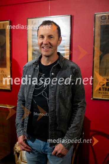  Jernej Dirnbek - Dimek, skupina MI2Skupina Mi2 izdala vinilno ploščo Črtica