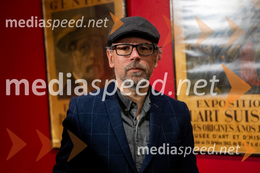  Matej Krajnc, kantavtor, pisatelj in urednikSkupina Mi2 izdala vinilno ploščo Črtica