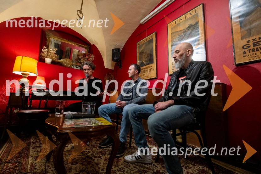  Jure Longyka, moderator;  Jernej Dirnbek - Dimek, skupina MI2;  Robert Firer - Fiki, prvi član dueta Mi2Skupina Mi2 izdala vinilno ploščo Črtica