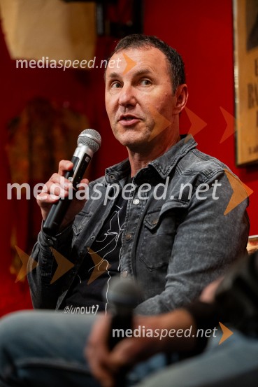  Jernej Dirnbek - Dimek, skupina MI2Skupina Mi2 izdala vinilno ploščo Črtica