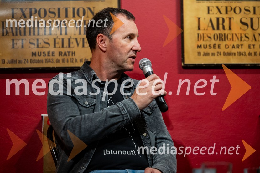  Jernej Dirnbek - Dimek, skupina MI2Skupina Mi2 izdala vinilno ploščo Črtica