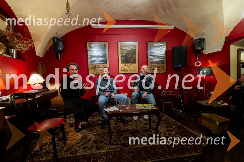  Jure Longyka, moderator;  Jernej Dirnbek - Dimek, skupina MI2;  Robert Firer - Fiki, prvi član dueta Mi2Skupina Mi2 izdala vinilno ploščo Črtica