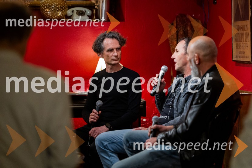  Jure Longyka, moderator;  Jernej Dirnbek - Dimek, skupina MI2;  Robert Firer - Fiki, prvi član dueta Mi2Skupina Mi2 izdala vinilno ploščo Črtica