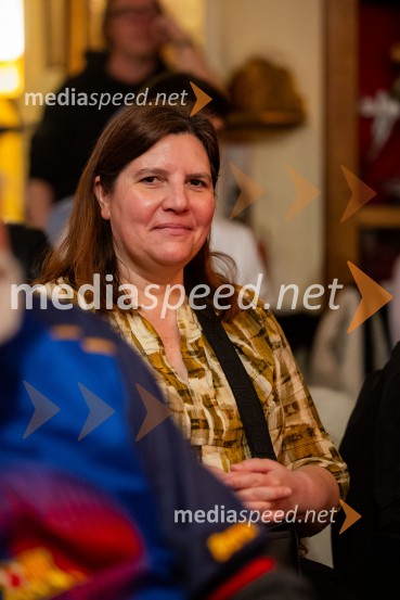  Teja Pelko, novinarkaSkupina Mi2 izdala vinilno ploščo Črtica