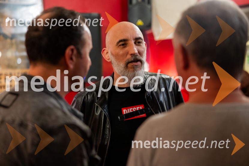  Robert Firer - Fiki, prvi član dueta Mi2Skupina Mi2 izdala vinilno ploščo Črtica