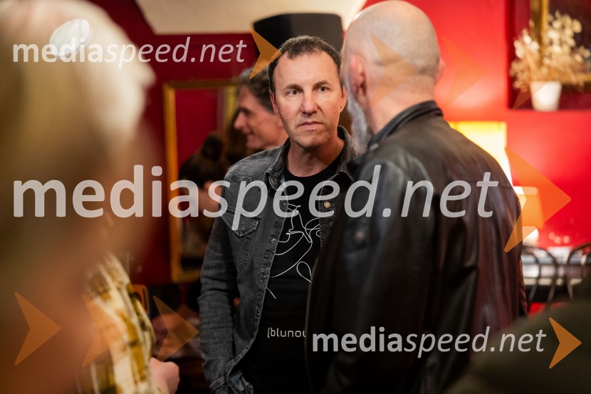  Jernej Dirnbek - Dimek, skupina MI2;  Robert Firer - Fiki, prvi član dueta Mi2Skupina Mi2 izdala vinilno ploščo Črtica