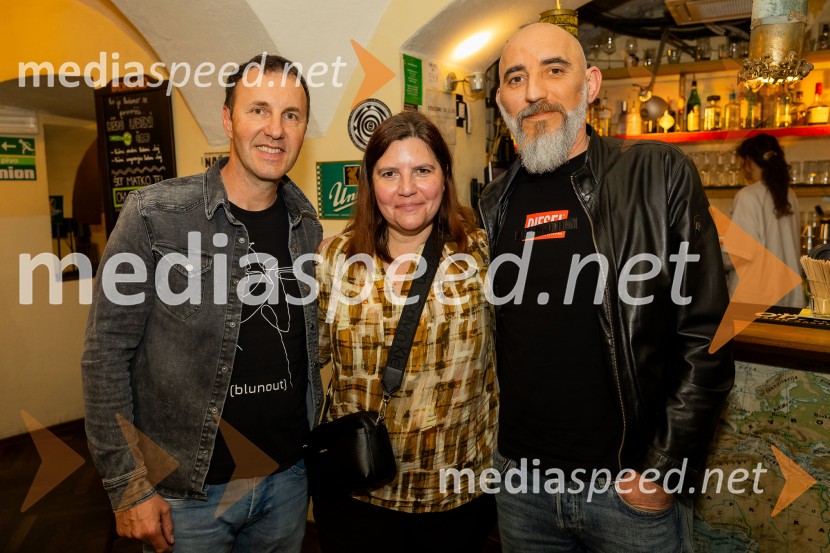  Jernej Dirnbek - Dimek, skupina MI2;  Teja Pelko, novinarka;  Robert Firer - Fiki, prvi član dueta Mi2Skupina Mi2 izdala vinilno ploščo Črtica