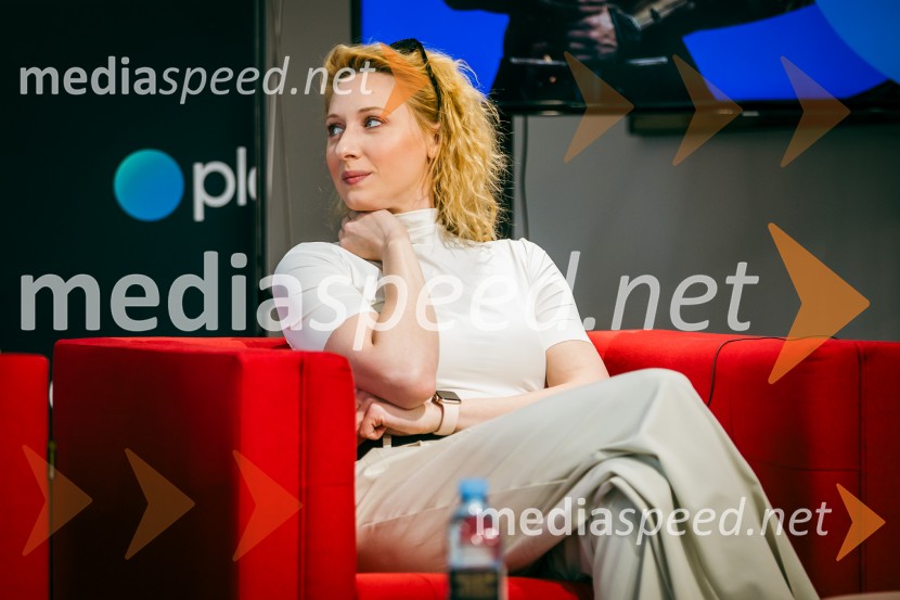  Vivien Rujder, igralkaKrokarjev vzpon, vrhunska zgodovinska serija prihaja na Planet