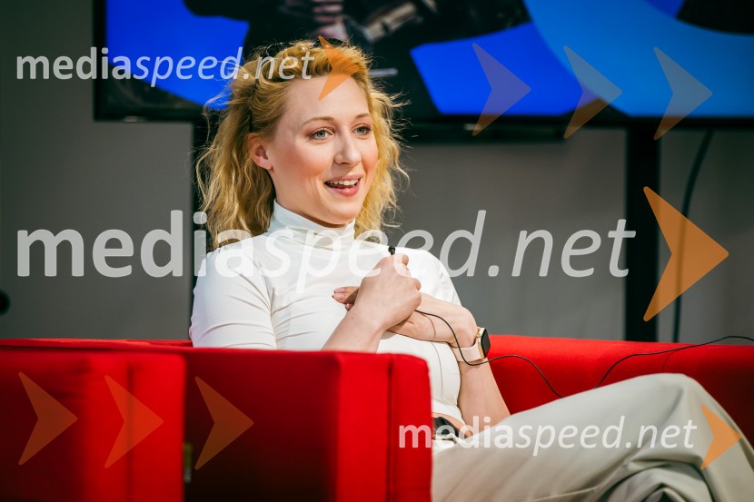  Vivien Rujder, igralkaKrokarjev vzpon, vrhunska zgodovinska serija prihaja na Planet