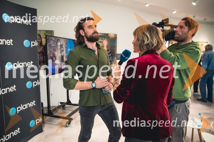  Kádár L. Gellért, igralec;  Ana Raščan, voditeljica in novinarkaKrokarjev vzpon, vrhunska zgodovinska serija prihaja na Planet