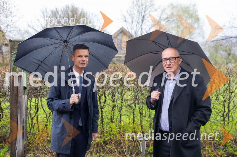 dr.  Marko Bošnjak, predsednik Evropskega sodišča za človekove pravice;  Ali Žerdin, novinar in urednik, Sobotna priloga DelaIskrivo v živo: dr. Marko Bošnjak v pogovoru z dr. Alijem Žerdinom