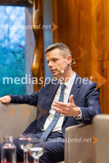 dr.  Marko Bošnjak, predsednik Evropskega sodišča za človekove praviceIskrivo v živo: dr. Marko Bošnjak v pogovoru z dr. Alijem Žerdinom