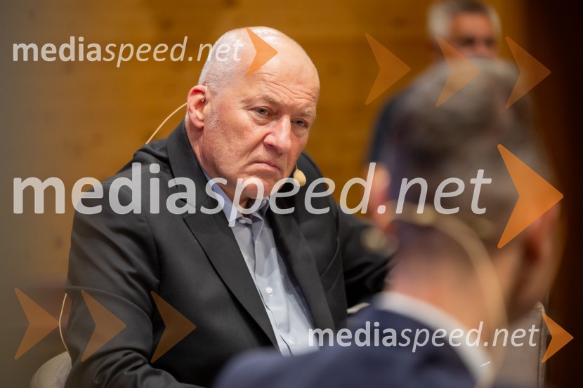  Ali Žerdin, novinar in urednik, Sobotna priloga DelaIskrivo v živo: dr. Marko Bošnjak v pogovoru z dr. Alijem Žerdinom