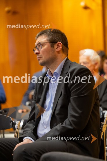 Iskrivo v živo: dr. Marko Bošnjak v pogovoru z dr. Alijem Žerdinom