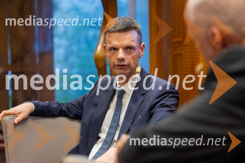 dr.  Marko Bošnjak, predsednik Evropskega sodišča za človekove praviceIskrivo v živo: dr. Marko Bošnjak v pogovoru z dr. Alijem Žerdinom