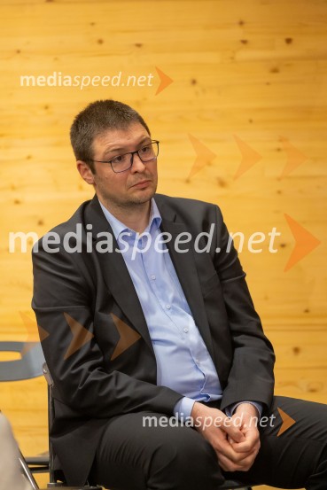 Iskrivo v živo: dr. Marko Bošnjak v pogovoru z dr. Alijem Žerdinom