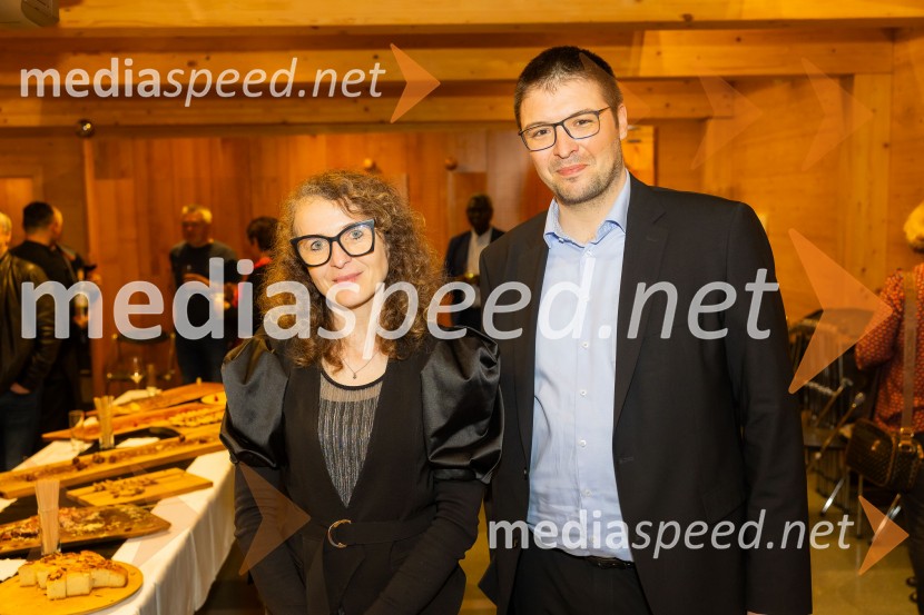  Polona Lovšin, vodja komunikacij, Riko d.o.o.;  ... Iskrivo v živo: dr. Marko Bošnjak v pogovoru z dr. Alijem Žerdinom