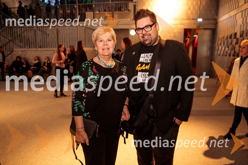  Irena  Butoln, germanistka;  Nejc Simšič, novinarZdravnica, premiera v SNG Drama Ljubljana