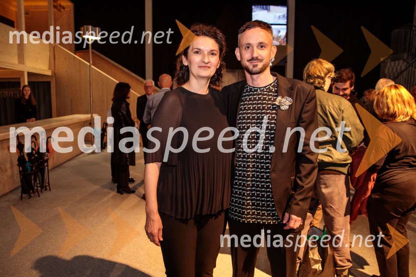  Ema Peruš, vodja abonmajev SNG Drama Ljubljana;  Jernej Pristov, vodja službe za odnose z javnostmi SNG Drama LjubljanaZdravnica, premiera v SNG Drama Ljubljana