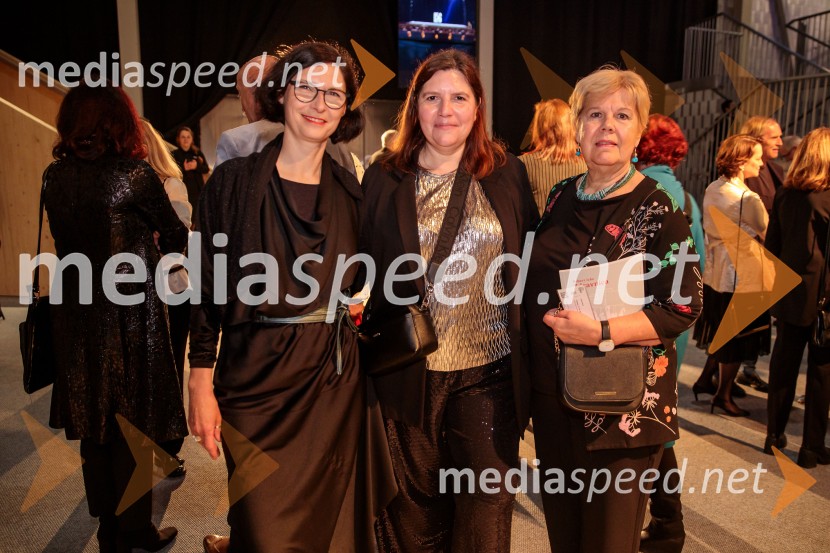  Špela Zorn, vodja programa SNG Drama Ljubljana;  Teja Pelko, novinarka;  Irena  Butoln, germanistkaZdravnica, premiera v SNG Drama Ljubljana