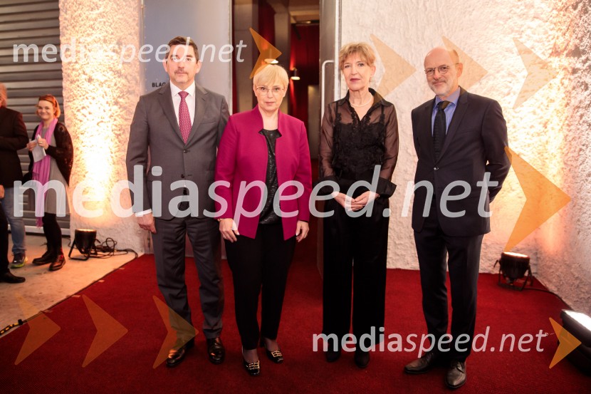 dr. Aleš Musar, lastnik Ruske dače; dr. Nataša Pirc Musar, predsednica Republike Slovenije;  Vesna Jurca Tadel, ravnateljica SNG Drama Ljubljana;  Boštjan  TadelZdravnica, premiera v SNG Drama Ljubljana
