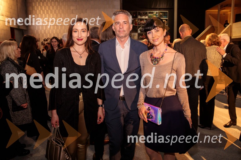  Gaja Višnar, igralka;  ... ;  ... Zdravnica, premiera v SNG Drama Ljubljana