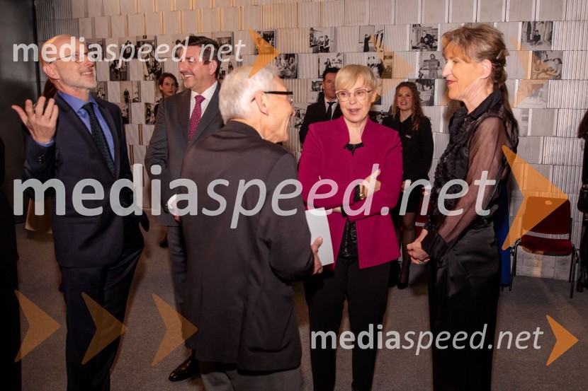  Boštjan  Tadel; dr. Aleš Musar, lastnik Ruske dače; dr. Nataša Pirc Musar, predsednica Republike Slovenije;  Vesna Jurca Tadel, ravnateljica SNG Drama LjubljanaZdravnica, premiera v SNG Drama Ljubljana