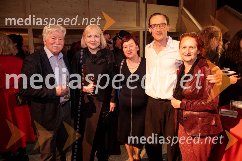  ... ;  ... ;  Diana Koloini, dramaturginja;  Marko  Mandić, igralec;  ... Zdravnica, premiera v SNG Drama Ljubljana