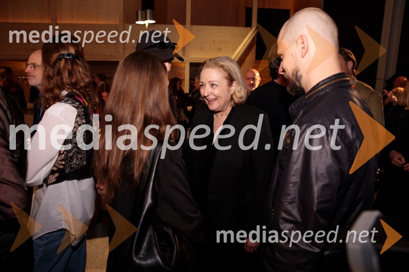  Nataša Barbara Gračner, režiserka in igralkaZdravnica, premiera v SNG Drama Ljubljana