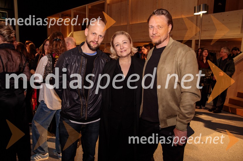  Jernej Gašperin, igralec;  Nataša Barbara Gračner, režiserka in igralka;  ... Zdravnica, premiera v SNG Drama Ljubljana