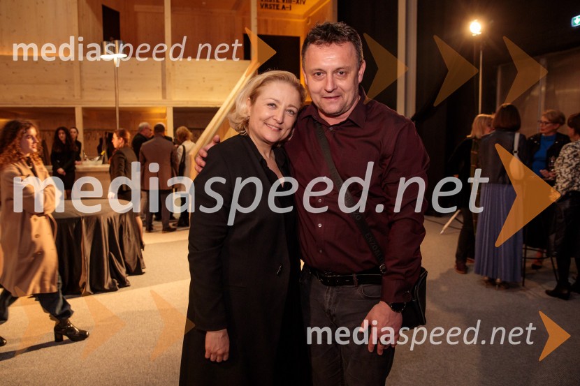  Nataša Barbara Gračner, režiserka in igralka;  Peter Srpčič, direktor, Mestno gledališče PtujZdravnica, premiera v SNG Drama Ljubljana