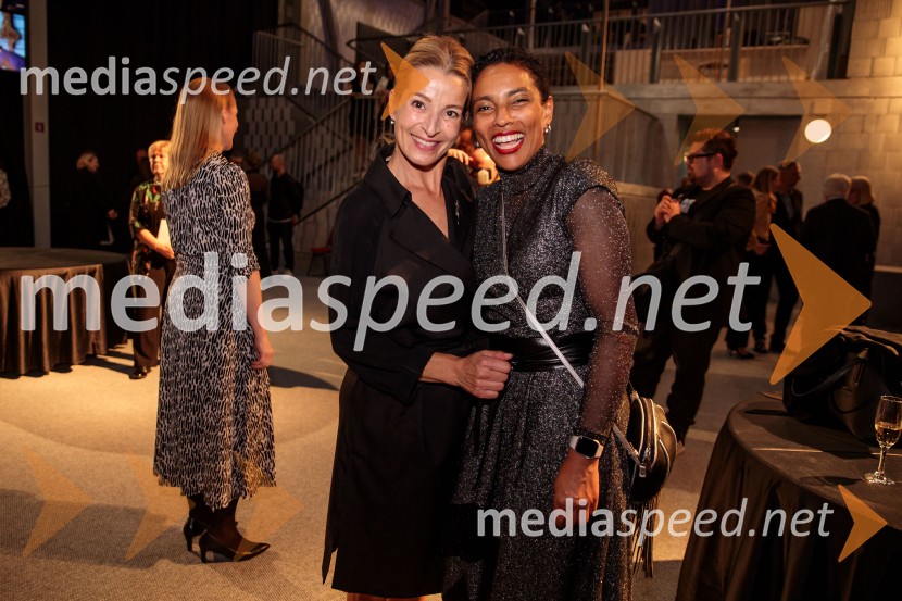  Maša Derganc, igralka;  Leticia  Yebuah Slapnik, arhitektka in glasbenicaZdravnica, premiera v SNG Drama Ljubljana