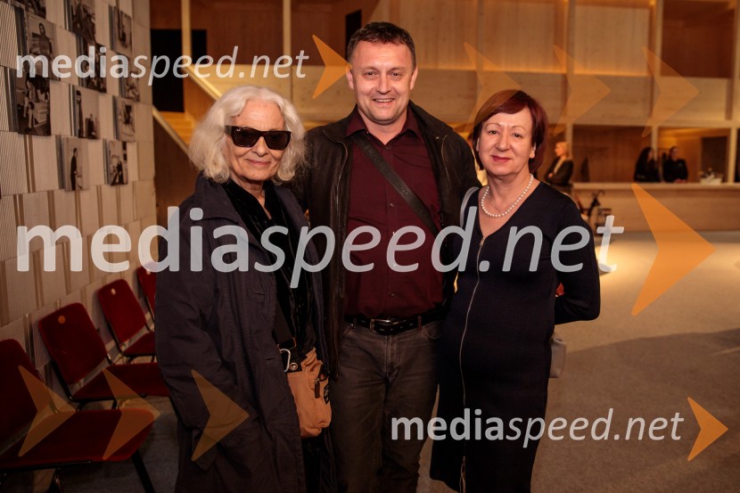  Bjanka Adžić Ursulov, kostumografinja;  Peter Srpčič, direktor, Mestno gledališče Ptuj;  Diana Koloini, dramaturginjaZdravnica, premiera v SNG Drama Ljubljana