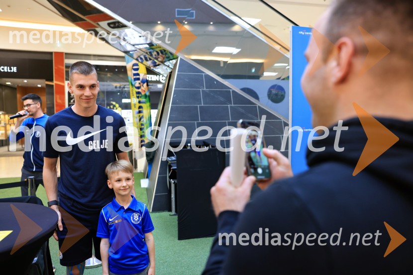  Mark Zabukovnik, nogometaš, NK CeljeMeet&Greet z Grofi v Citycentru Celje