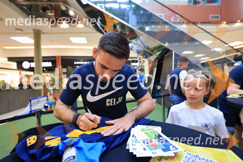  Aljoša Matko, nogometaš, NK CeljeMeet&Greet z Grofi v Citycentru Celje