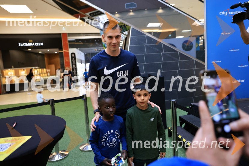  Mark Zabukovnik, nogometaš, NK CeljeMeet&Greet z Grofi v Citycentru Celje