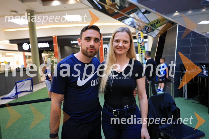  Aljoša Matko, nogometaš, NK Celje;  ... Meet&Greet z Grofi v Citycentru Celje