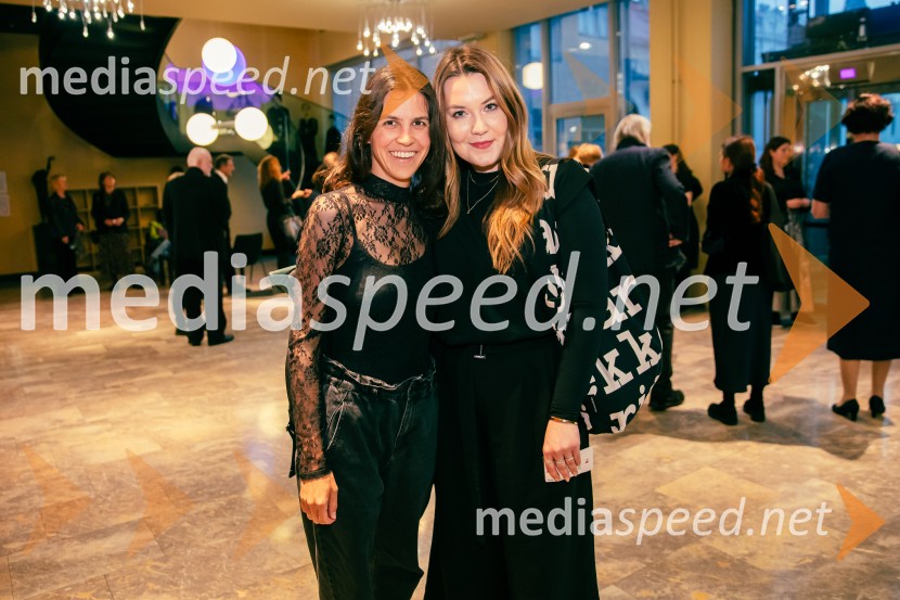  ... ;  Luna Pentek , dramaturginjaAlarm telesa, premiera v MGL