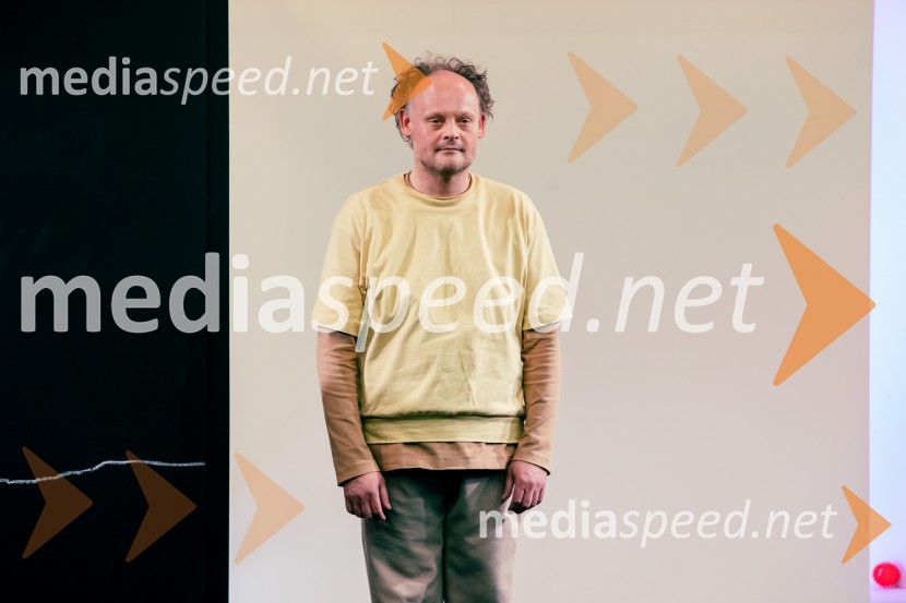  Gašper Jarni, igralecAlarm telesa, premiera v MGL