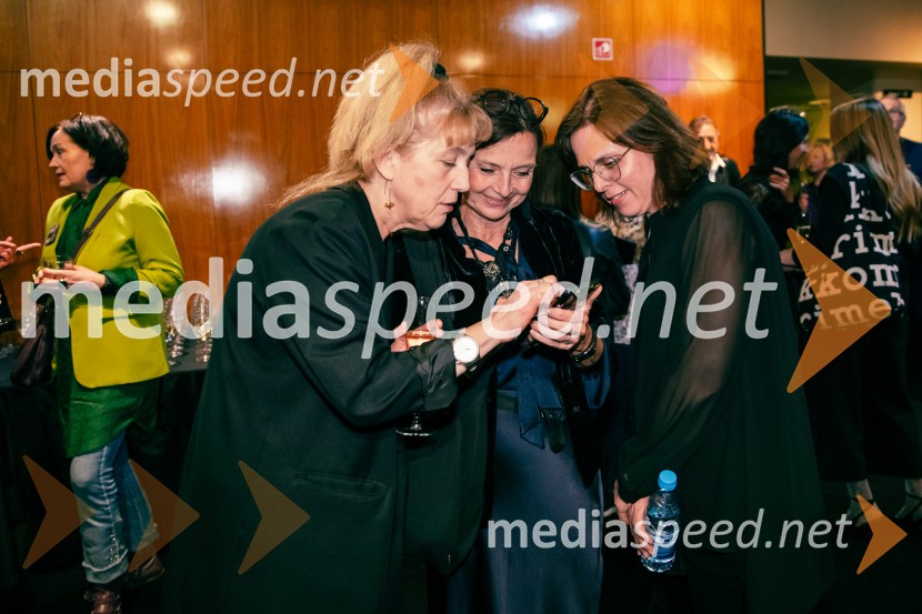  Barbara Hieng Samobor, direktorica in umetniška vodja MGL;  Darja Hlavka Godina, oblikovalka zvoka;  Petra Hrastar, MGLAlarm telesa, premiera v MGL