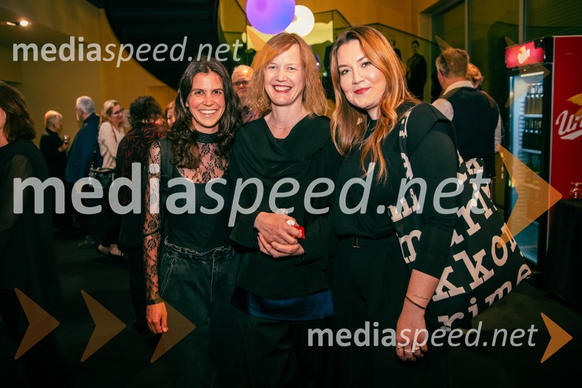  ... ;  ... ;  Luna Pentek , dramaturginjaAlarm telesa, premiera v MGL