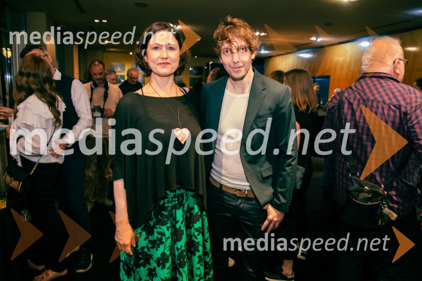  Barbara Zemljič, režiserka;  Aljoša  Bagola, predavatelj, avtor in kreativecAlarm telesa, premiera v MGL