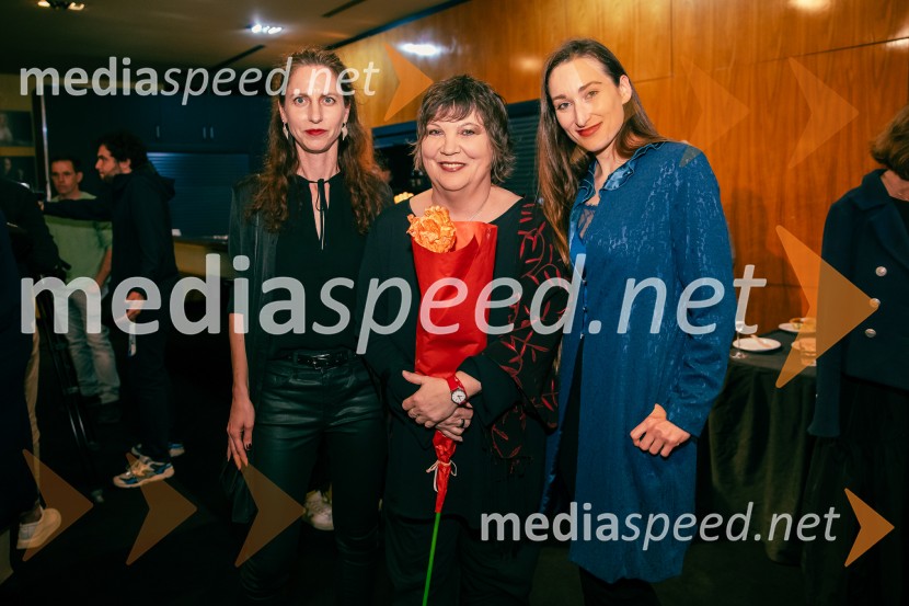  ... ;  Ira Ratej, dramaturginja;  Gaja Višnar, igralkaAlarm telesa, premiera v MGL