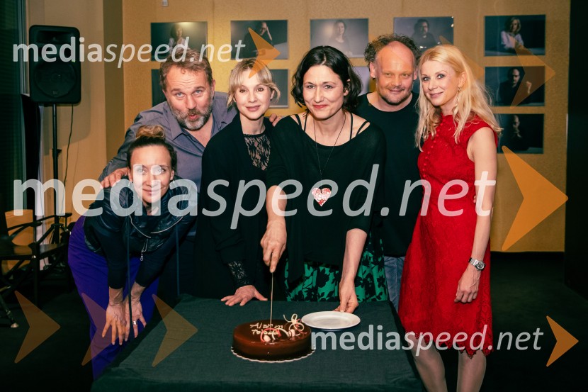  Mojca Funkl, igralka;  Lotos Vincenc Šparovec, igralec;  Iva Krajnc Bagola, igralka;  Barbara Zemljič, režiserka;  Gašper Jarni, igralec;  Tjaša  Železnik, igralkaAlarm telesa, premiera v MGL