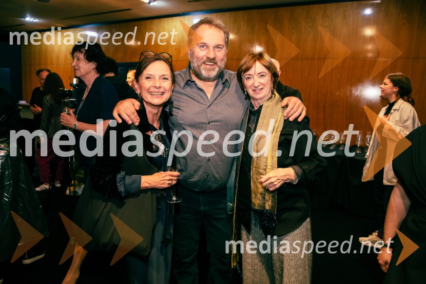  Darja Hlavka Godina, oblikovalka zvoka;  Lotos Vincenc Šparovec, igralec;  ... Alarm telesa, premiera v MGL