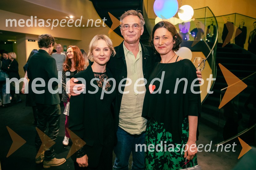  Iva Krajnc Bagola, igralka;   Igor  Samobor, igralec;  Barbara Zemljič, režiserkaAlarm telesa, premiera v MGL