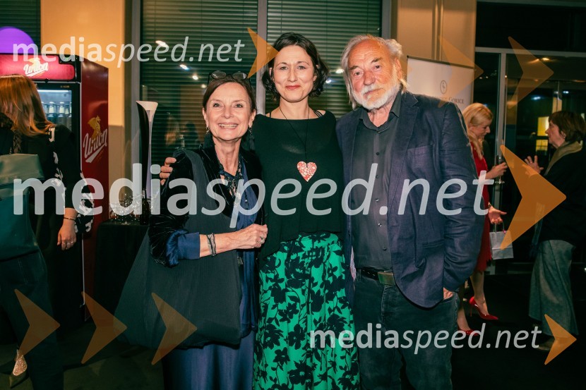  Darja Hlavka Godina, oblikovalka zvoka;  Barbara Zemljič, režiserka;  Karpo Godina, režiserAlarm telesa, premiera v MGL