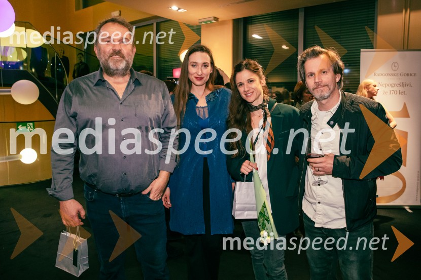  Lotos Vincenc Šparovec, igralec;  Gaja Višnar, igralka;  ... ;  Aljoša Ternovšek, igralecAlarm telesa, premiera v MGL